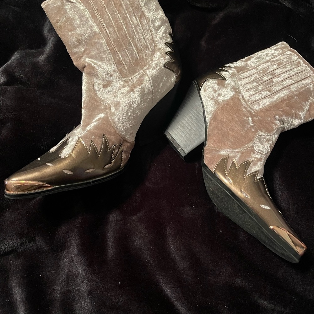 Cape Robbin Booties Size 8 - image 4